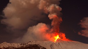 Nieve y fuego en el Etna