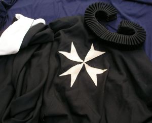 Hábito de la Cruz de Malta