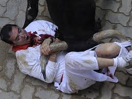 Cogida en el encierro de San Fermín