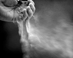 Polvo entre las manos