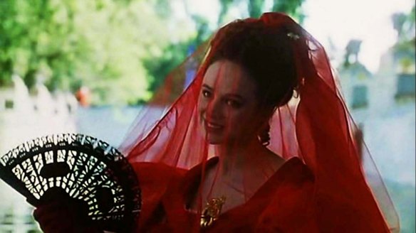 Diana (Emma Suárez), en la versión cinematográfica de El perro del hortelano de Pilar Miró