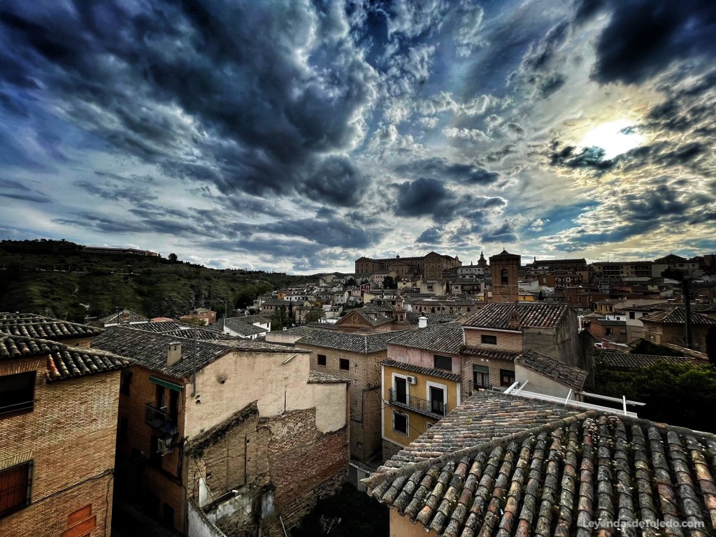 Vista de Toledo con el cielo nublado