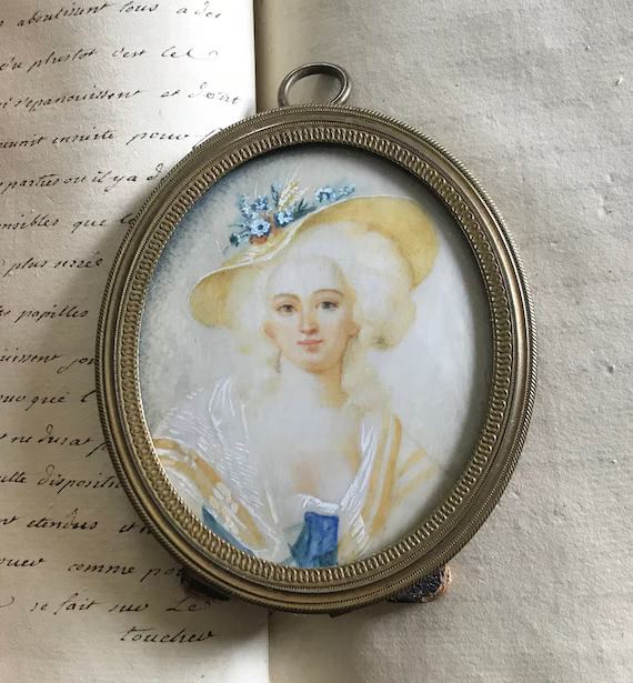 Medallón con retrato de mujer